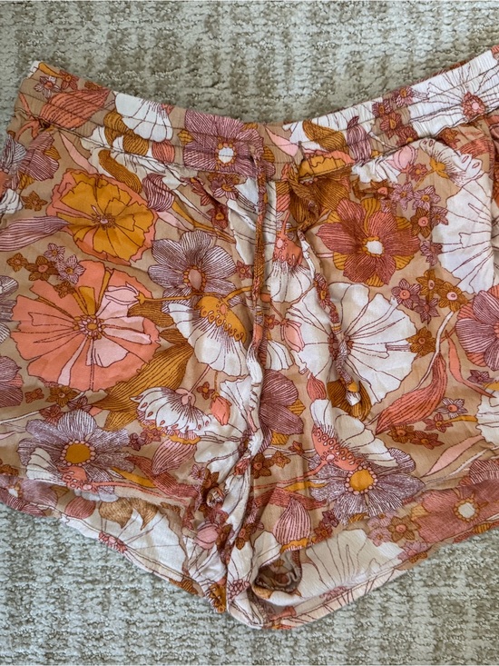 Volcom Pants - Volcom Floral Women’s Shorts in Peach & Pink